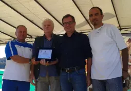 La premiazione di Oreste Villois per 26 anni presidente del Moto club Busca